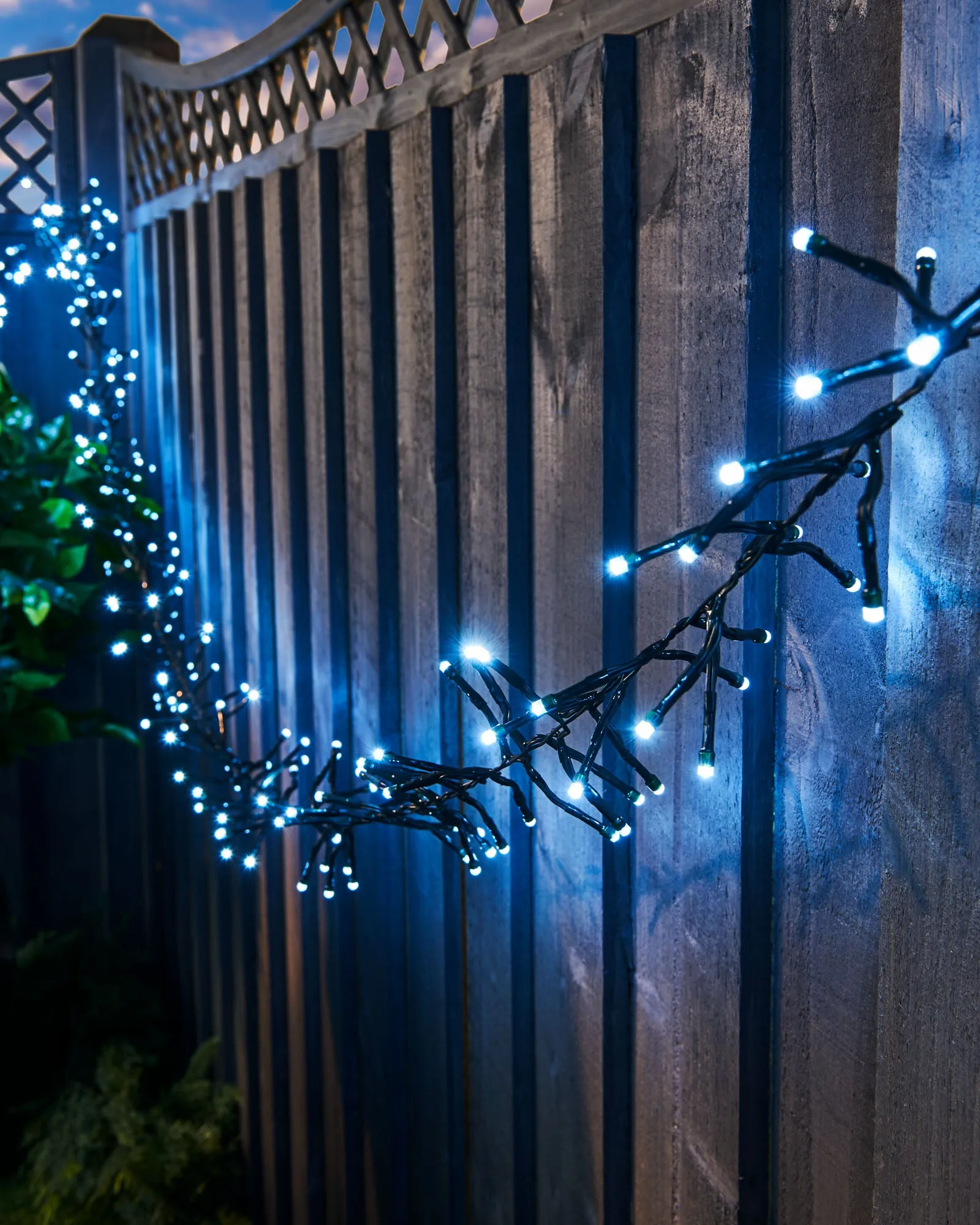 Outdoor Cluster Multi-Function 700 LED Light String, Ice White